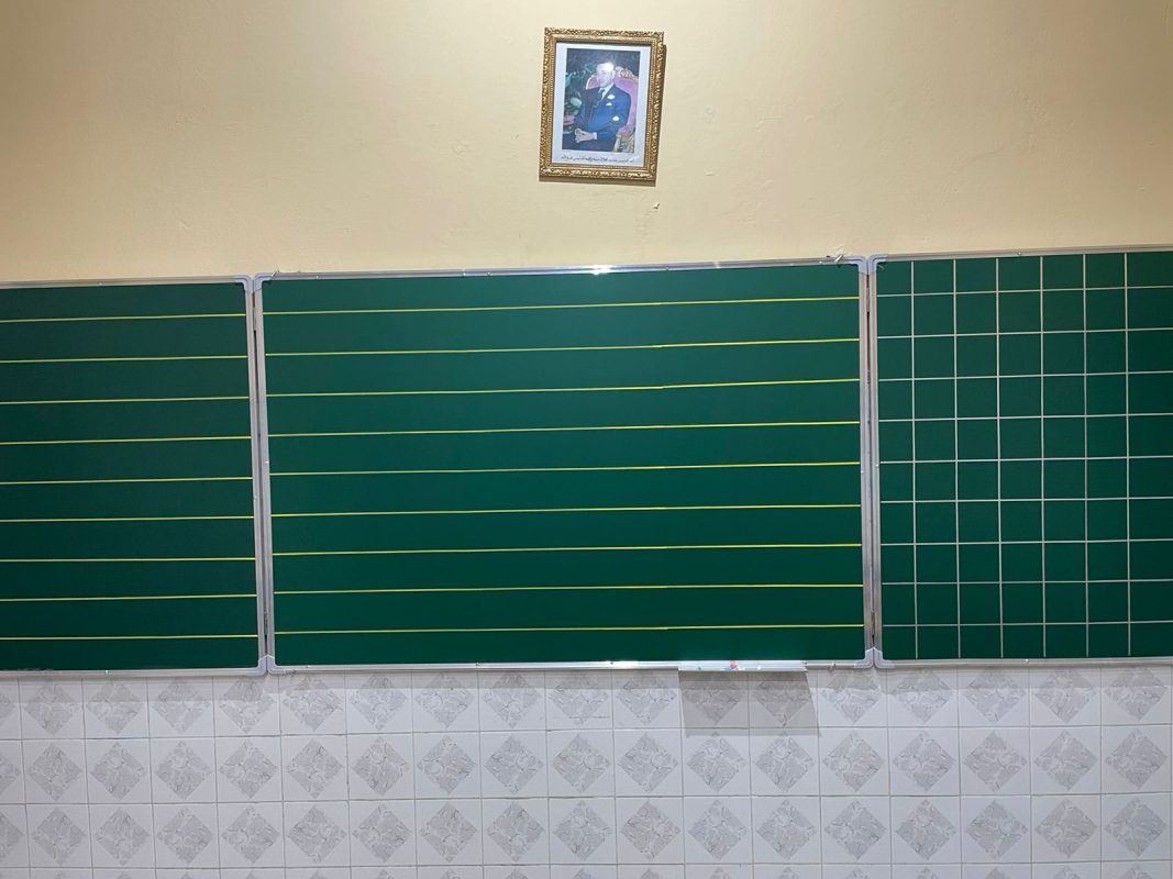 Tableaux Scolaires : Types, Avantages et Prix au Maroc 1 Tableau scolaire en aluminium pour salles de classe au Maroc