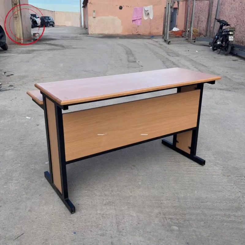 Tableaux Scolaires : Types, Avantages et Prix au Maroc 2 Table ordinateur semi-métallique – Bureau robuste et design